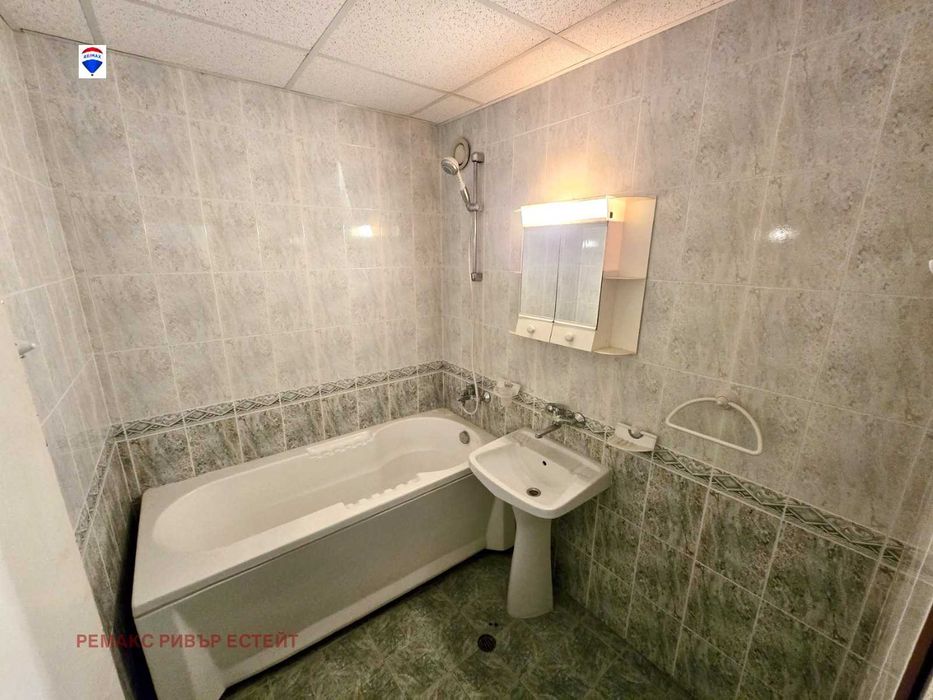 Продава се Тристаен апартамент в Русе, Дружба 3 - 95 кв.м за 978 €/кв.м - Снимка #13