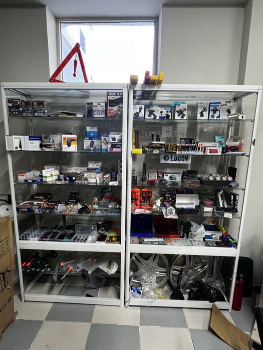 Продам две стеклянные витрины