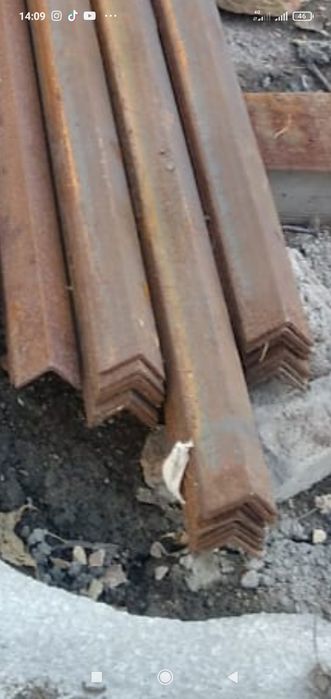 Продам металлические уголки. Новые.!