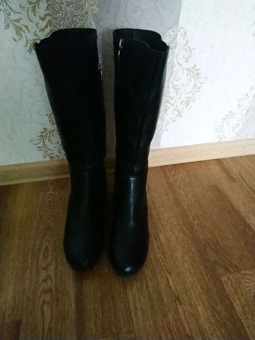 Продам зимние сапоги женские