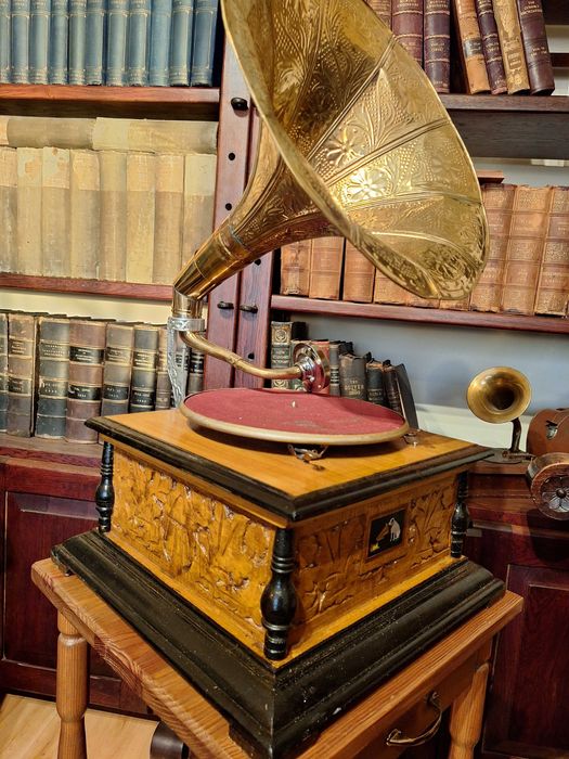 Грамофон с фуния