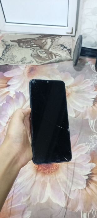 Redmi 13c sotiladi xotira :256GB ekran almashgan xolati :yaxshi.