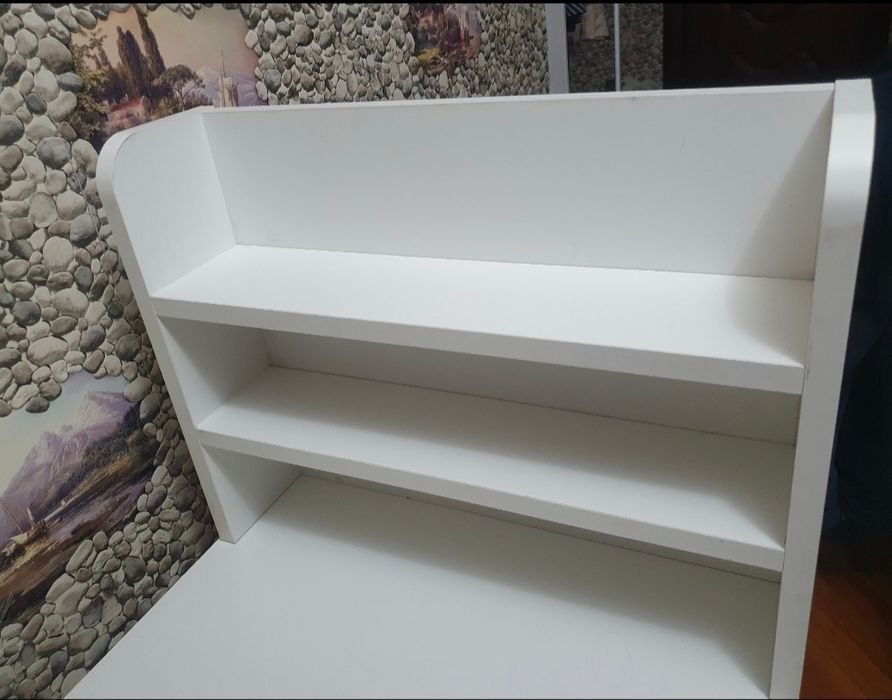 Продается новый маникюрный стол!