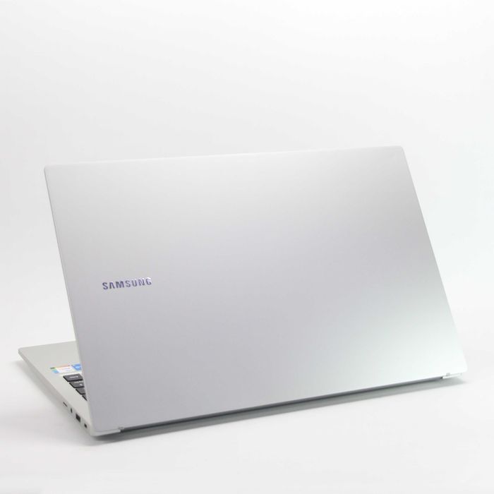 Samsung Book 2 - Intel i5-1235U - 256 Gb SSD/8 Gb RAM - FULL BOX - FRESH Galati