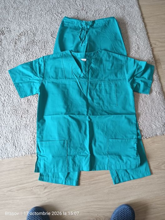 Costum asistent medical