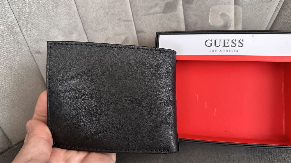 Vand portofel Guess, nou, in cutie