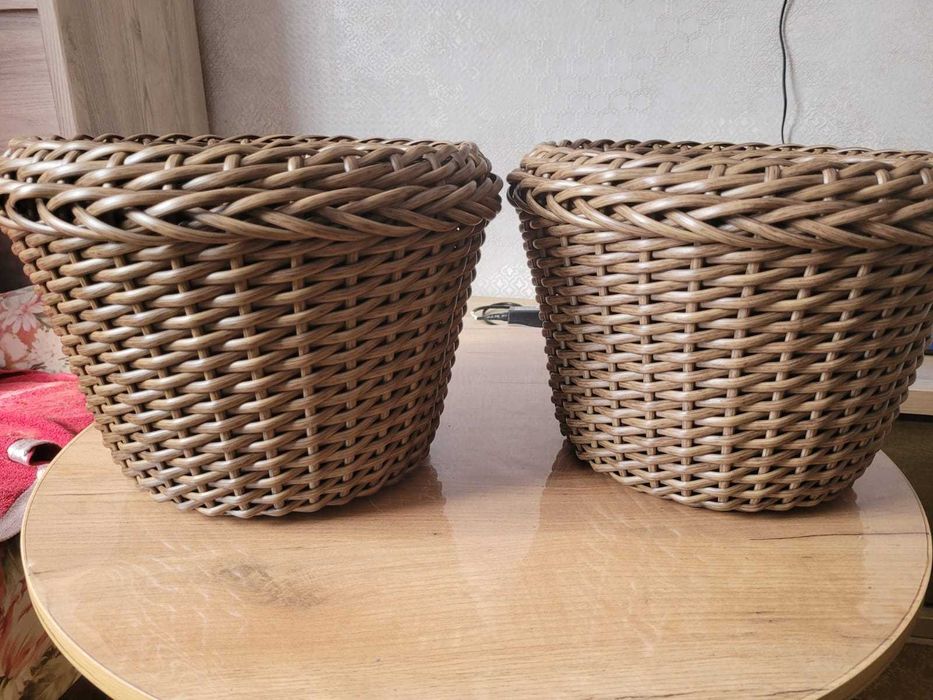 Кашпо из искусственного ротанга