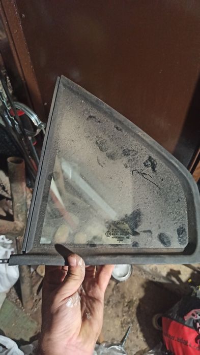 Geam fix (mic) stanga, geam stanga fata, geam stanga spate  FORD Mondeo mk3 2002, berlina