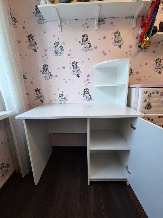 Продам стол для школьника