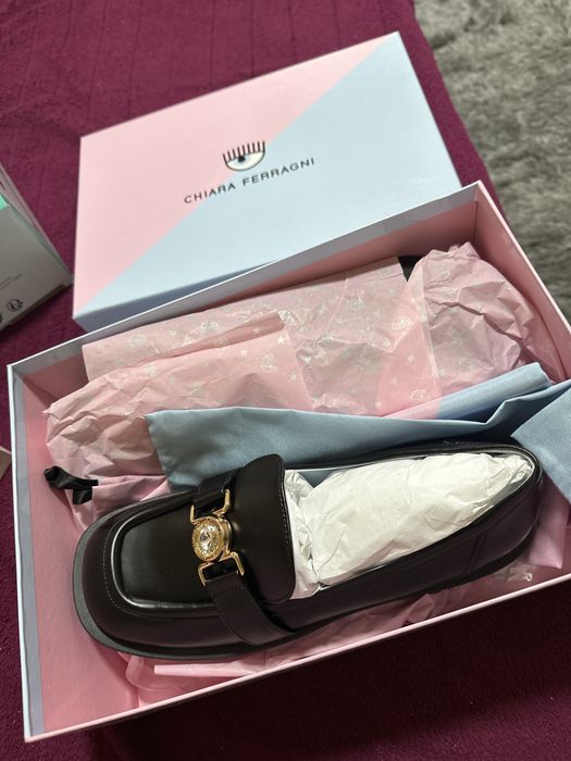 pantofi loafer negri de la Chiara Ferragni