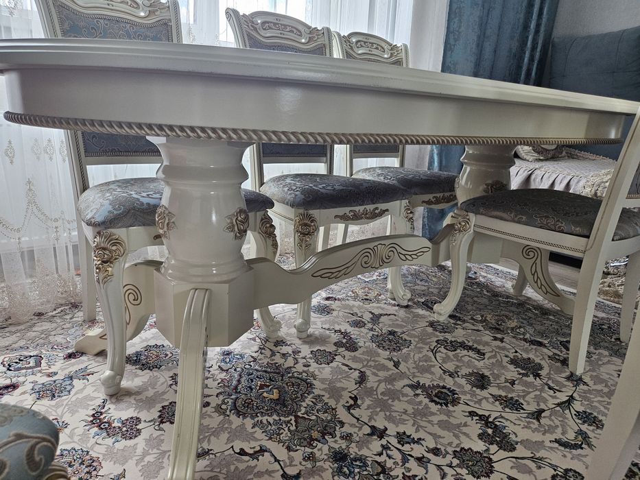 Стол и 6 стульев