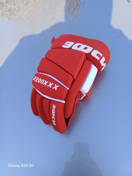 Коньки, хоккейная экипировка