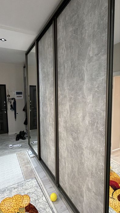 Большой шкаф с прихожкой