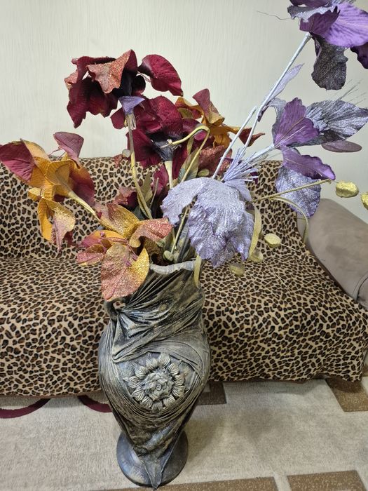 Продается красивая большая ваза напольная