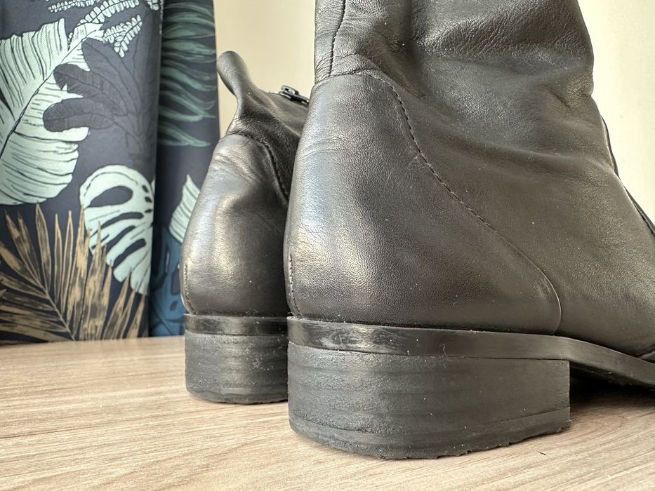 Отличные кожаные челси