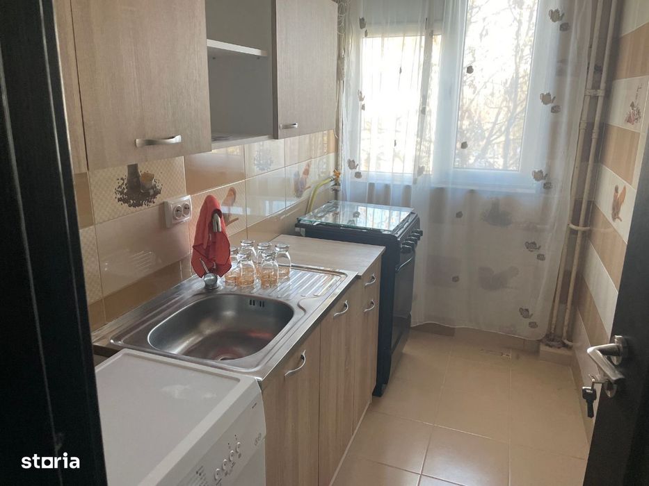 Vest(Cosminele),apart 3 cam de inchiriat