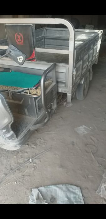 Elektr muravey soz holatda yurib turibdi soz