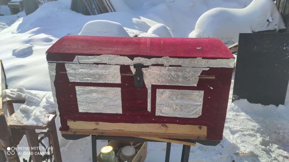 Сундуки старинные.