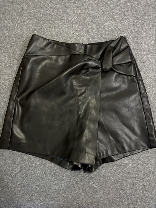 Кожени пола-панталонки