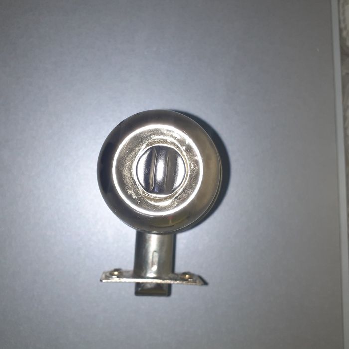 Продам дверные аксесуары