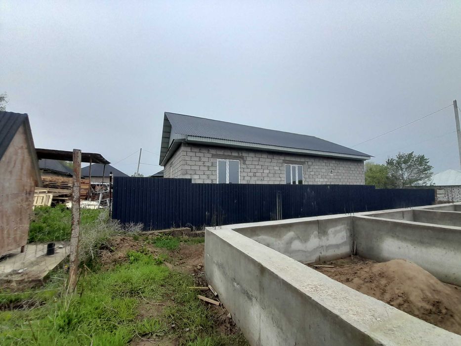 Продам участок с домом не достроен