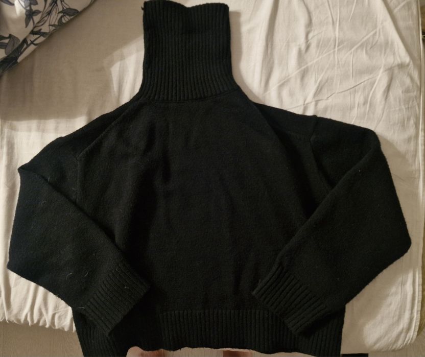 Пуловер в черно Хs