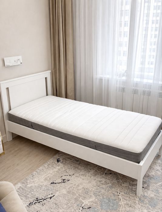 Кровать ИКЕА с матрасом