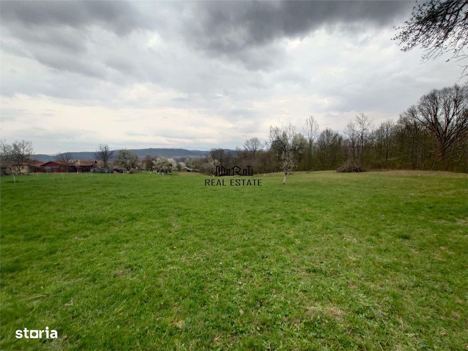 10 000 mp teren intravilan cu priveliste
