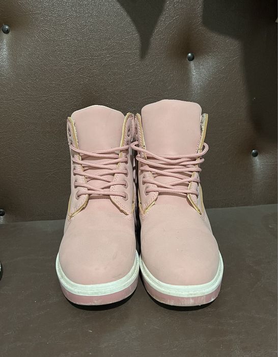 Розови боти