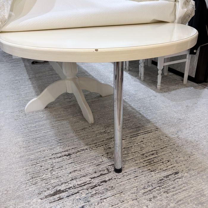 Обеденный большой стол