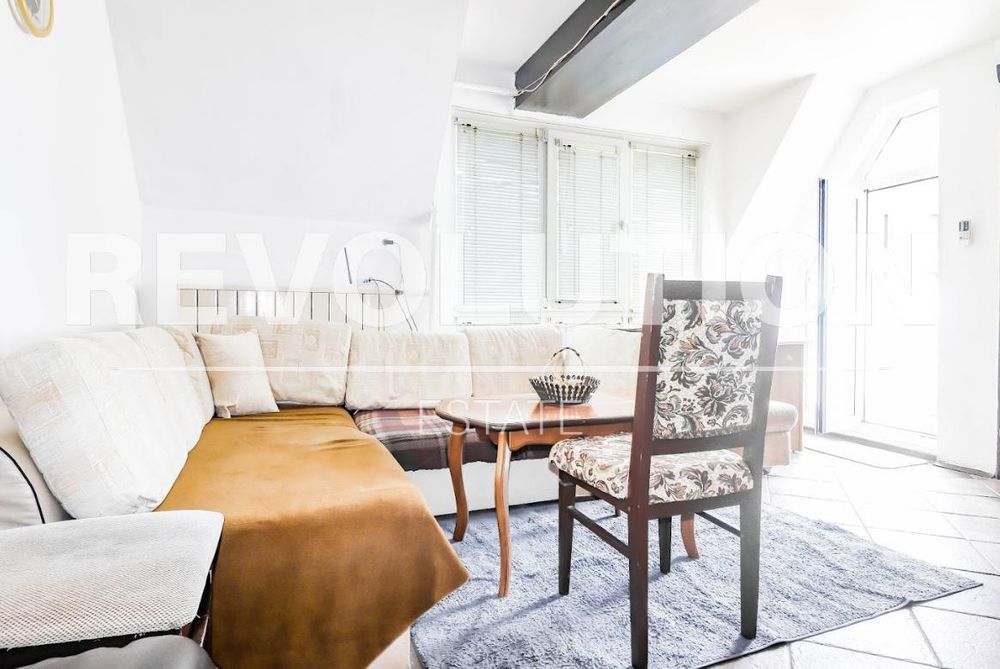 Дава се под наем Етаж от къща в Варна, Център - 75 кв.м за 508.47 € - Снимка #1