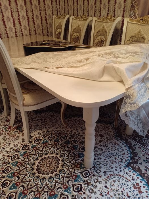 Овальный стол со стульями