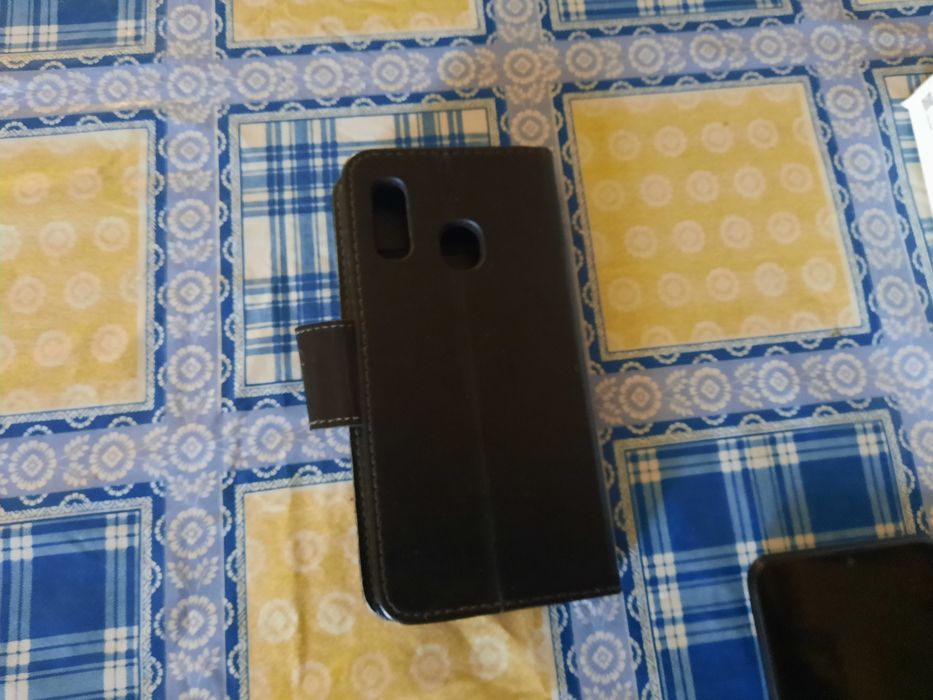 Продам самсунг а20е