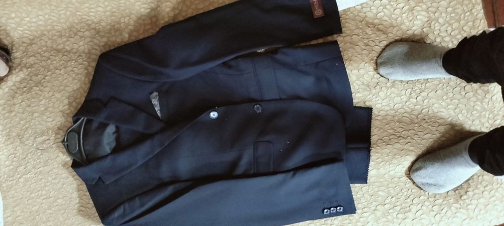 Костюм тройка продам.