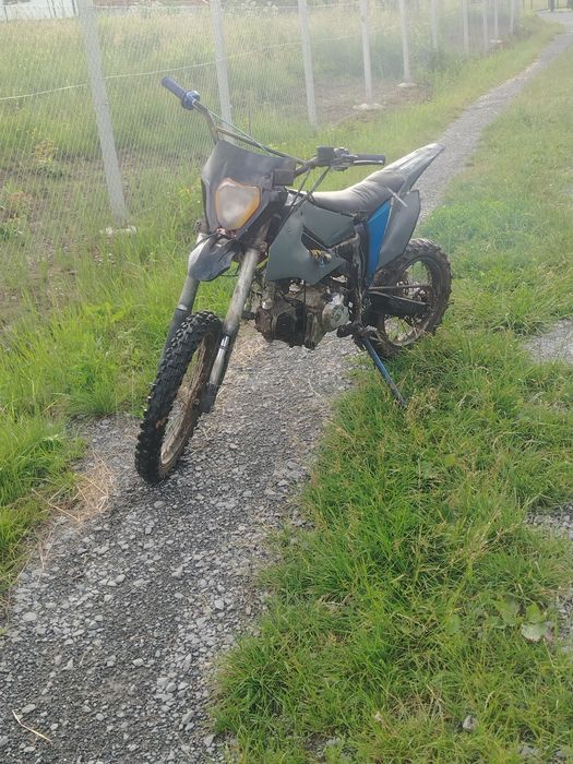 Vând cross urgent!