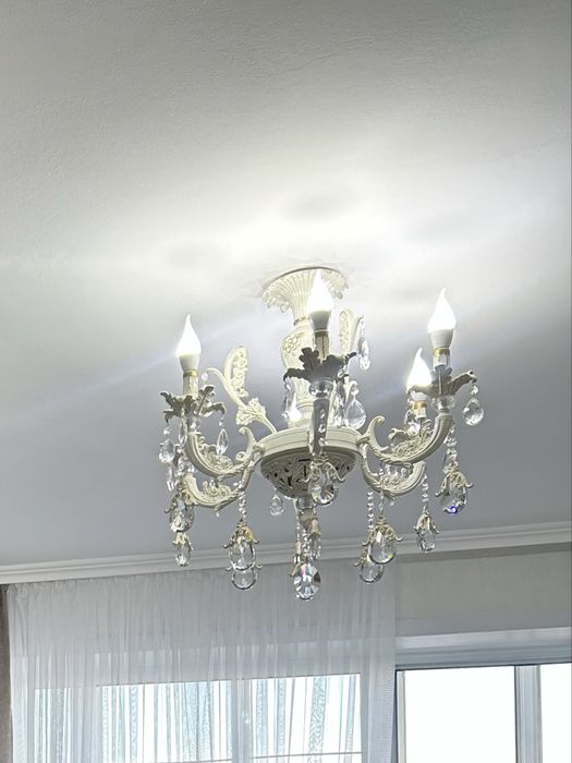 Продам люстру для гостинной