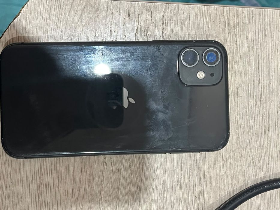 iPhone 11 в хорошем состоянии
