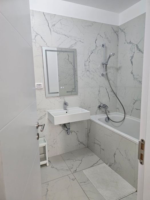 Inchiriez apartament cu doua camere Grand Via Lake View vedere la lac