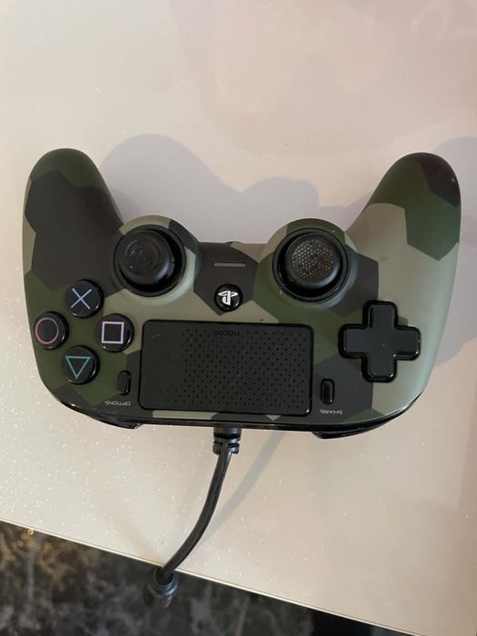 Vand PlayStation 4 Slim in stare buna de functionare. Pret negociabil.