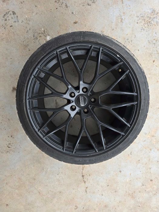 Продавам 4 броя 19” алуминиеви джанти с гуми, свалени от Golf Plus.