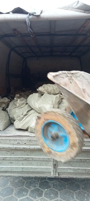 Демонтаж и вывоз строительного материала.