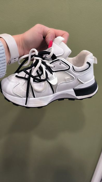 Продам балетки и кросовки