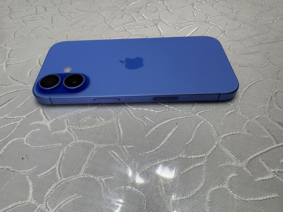 Продам IPhone 16