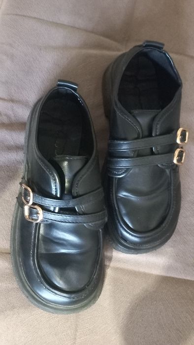 Отдам ботинки 36 размер