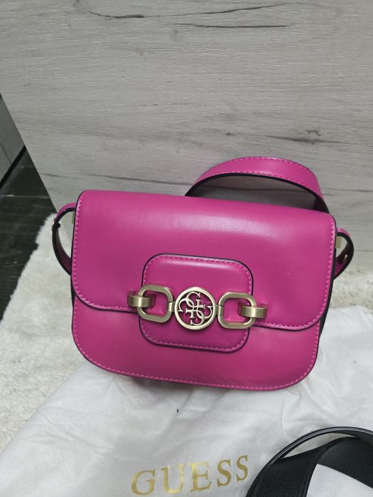 Дамски чанти Guess