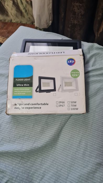 Продаётся прожектор новый 5000