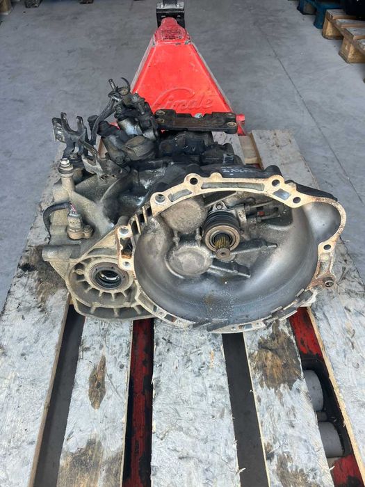 Скоростна Кутия KIA CARENS 2.0 CRDI 09г.-Ръчна 6ск.