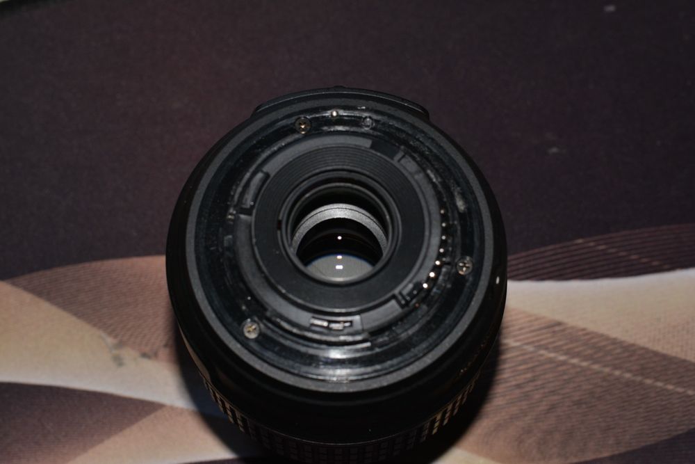 Объектив Nikon 18-55