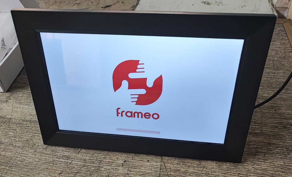 Продавам цифрова фоторамка Frame 10 инча