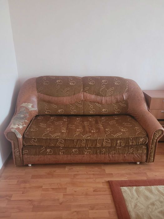Vând canapele extensibile utilizate